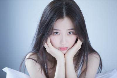 主播说丨文章马伊琍大女儿迎来18岁生日，晒短发照并配文“18啦 感恩”